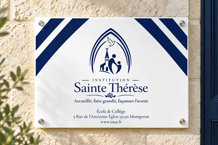 Mise en scène de la plaque d’entrée de l’Institution Sainte-Thérèse de Montgeron